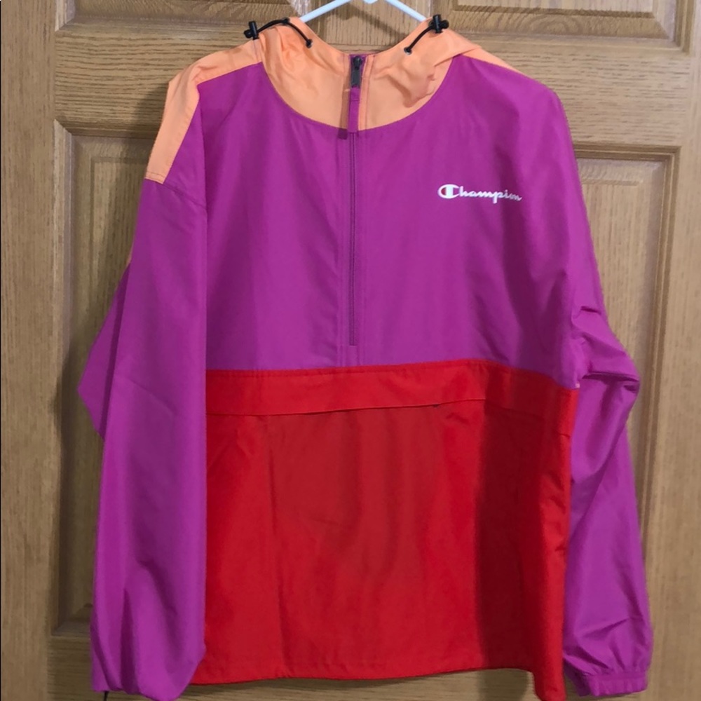 NEVER BEEN WORN CHAMPION HOODIE